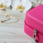 EKVEER Mini Travel Jewellery Box for Women, Portable PU Leather Jewellery Organiser with Zipper - Hot Pink/Fuchsia